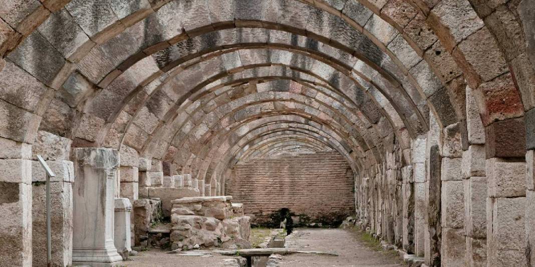 İzmir’in en büyük sırrı bu noktada saklı! Binlerce yıldır akıyor: Antik çeşme herkesi şaşırtıyor 4